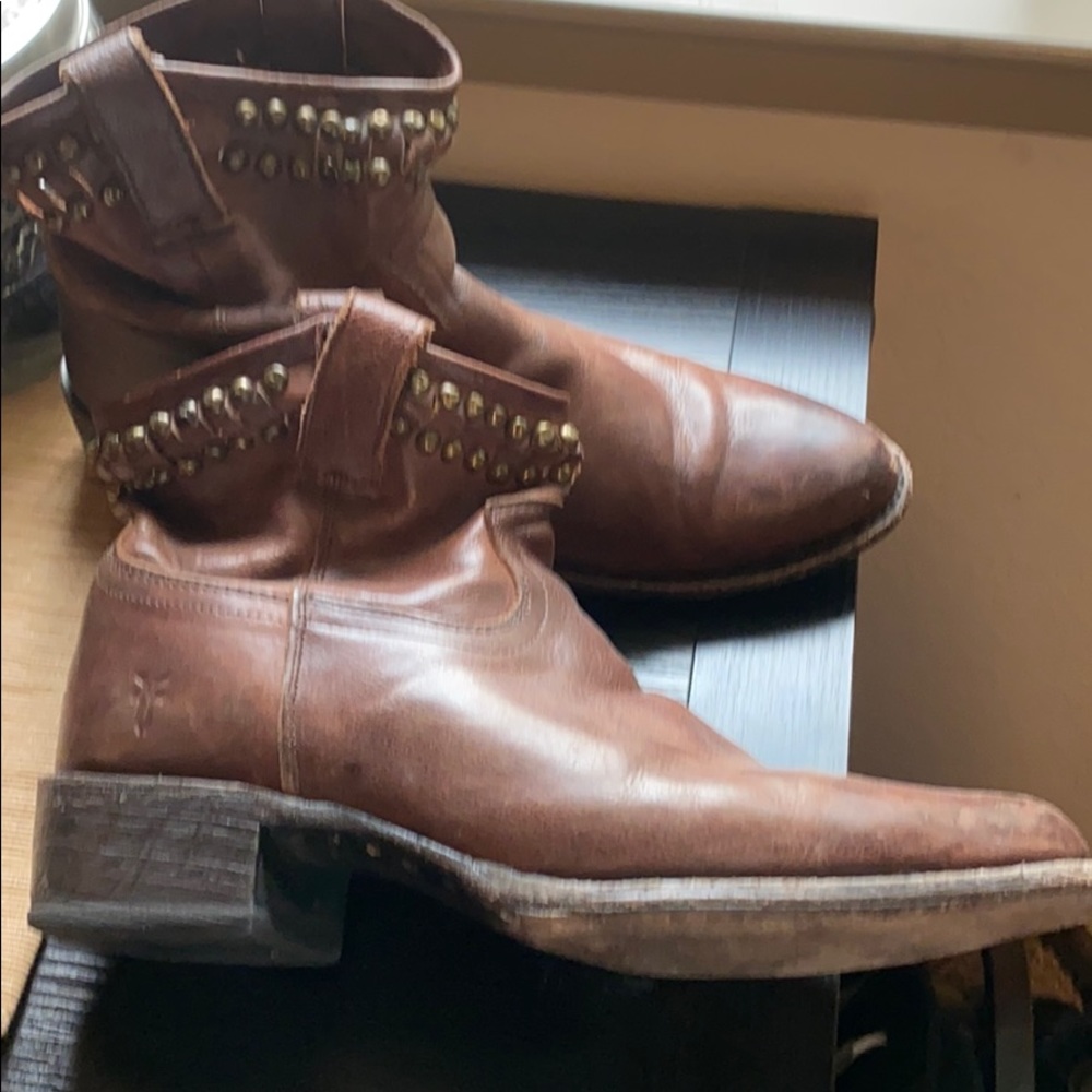 Diana studded Frye short boot- brown 8.5